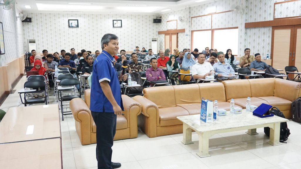 suasana-kuliah-umum-workshop-wirting-journal